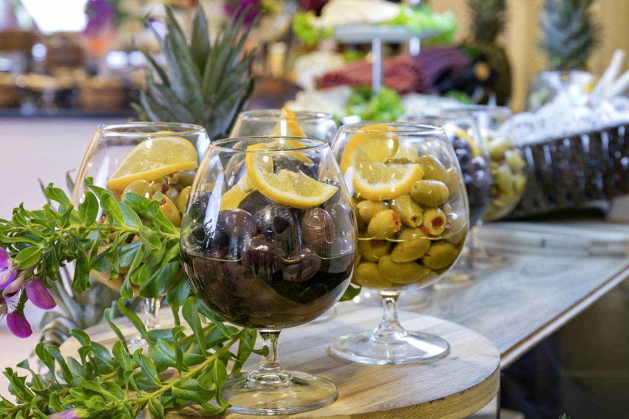 Sisus Hotel Çeşme Buitenkant foto