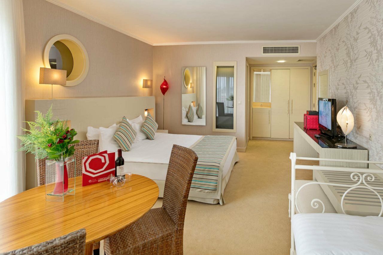 Sisus Hotel Çeşme Buitenkant foto