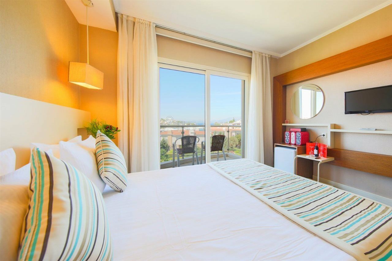 Sisus Hotel Çeşme Buitenkant foto
